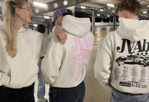 Abschlusspullis mit dem Motto JVAbi als Backprint